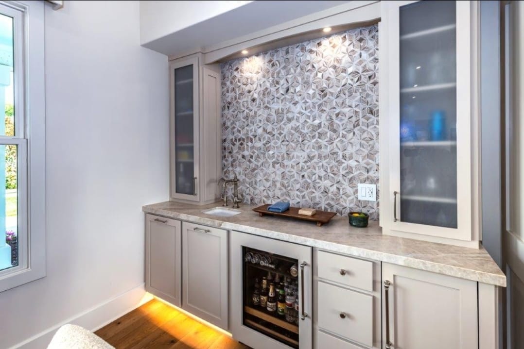 A tailored home bar_